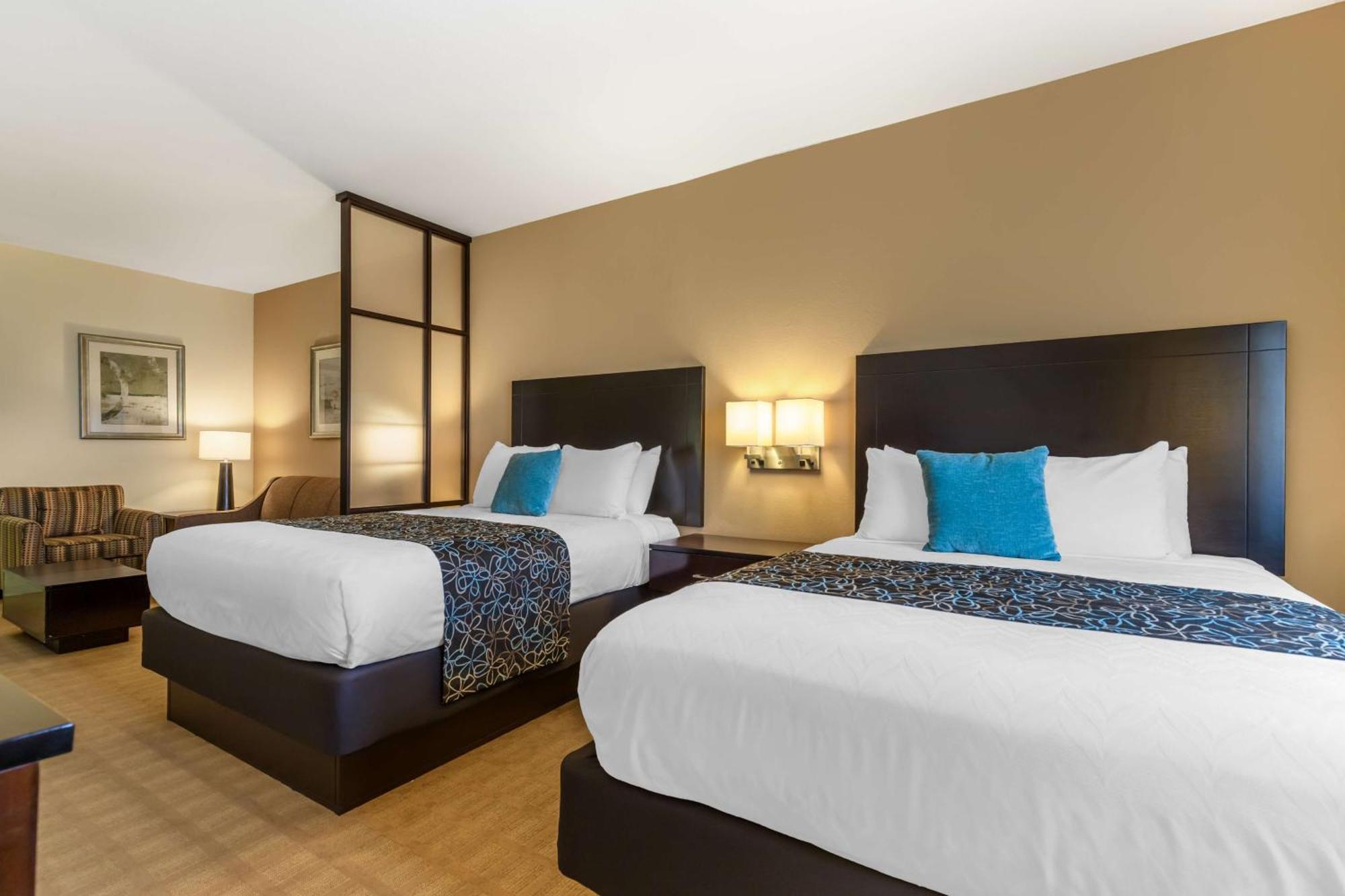 Best Western Plus Lytle Inn And Suites Exterior photo