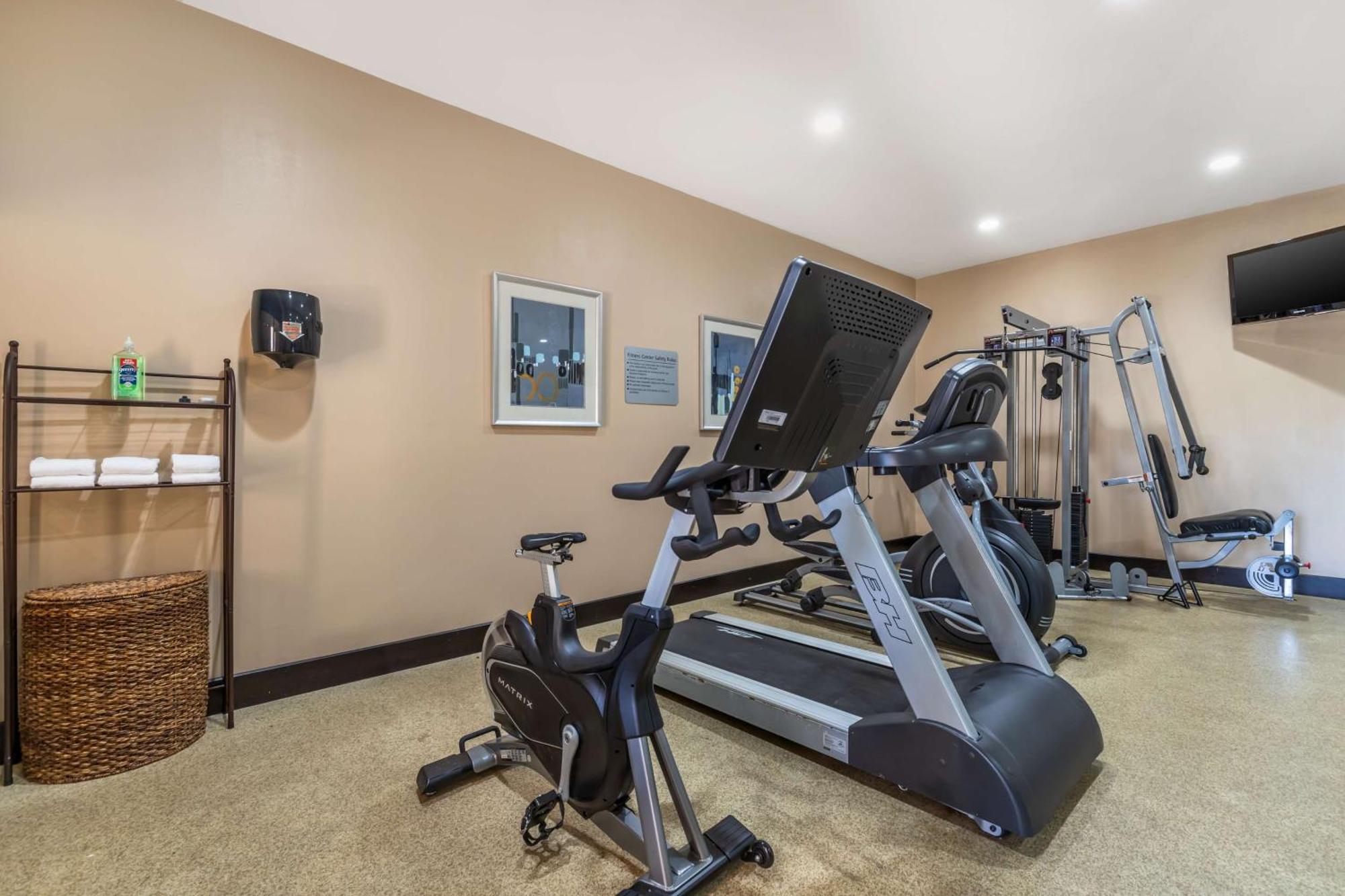 Best Western Plus Lytle Inn And Suites Exterior photo
