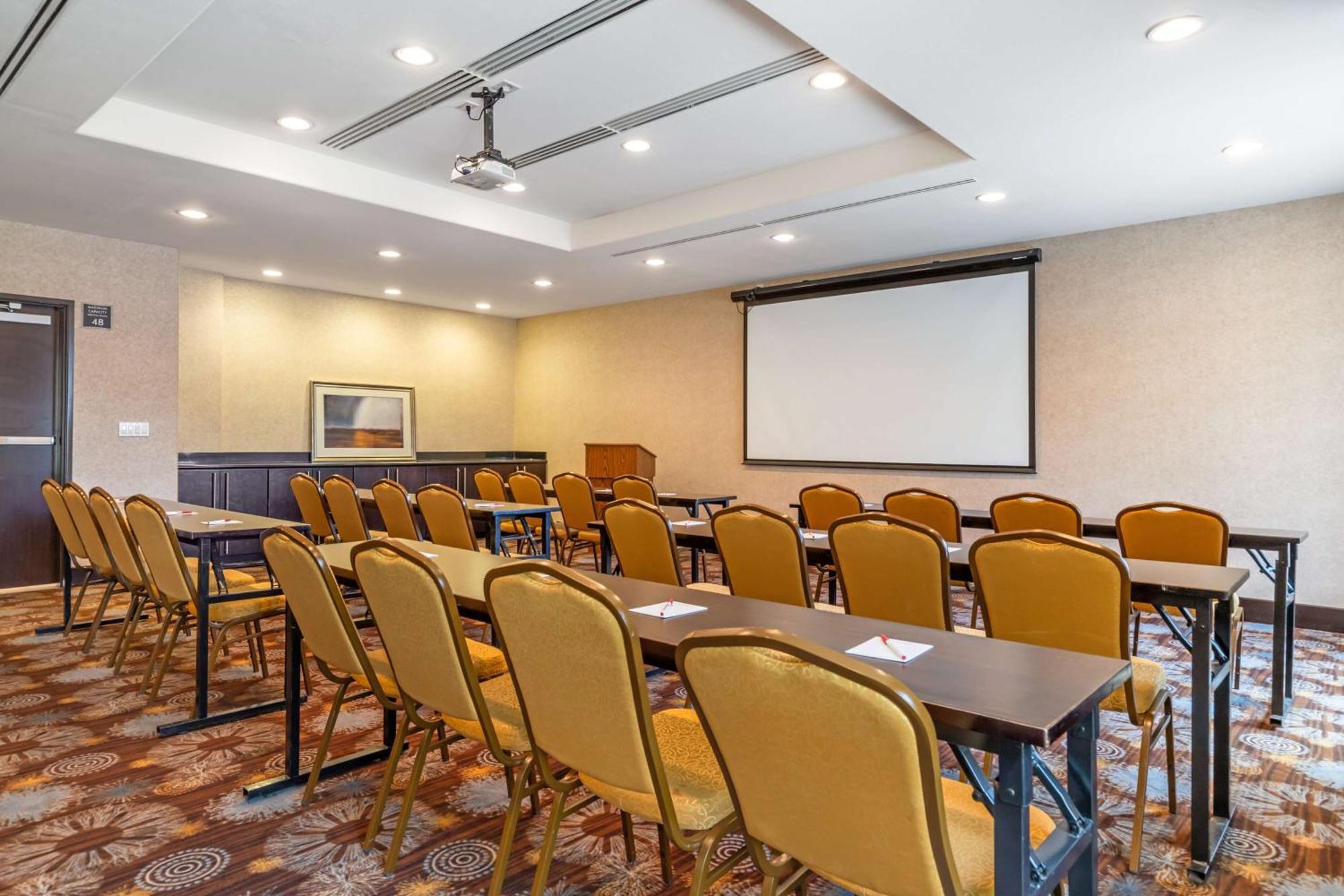 Best Western Plus Lytle Inn And Suites Exterior photo