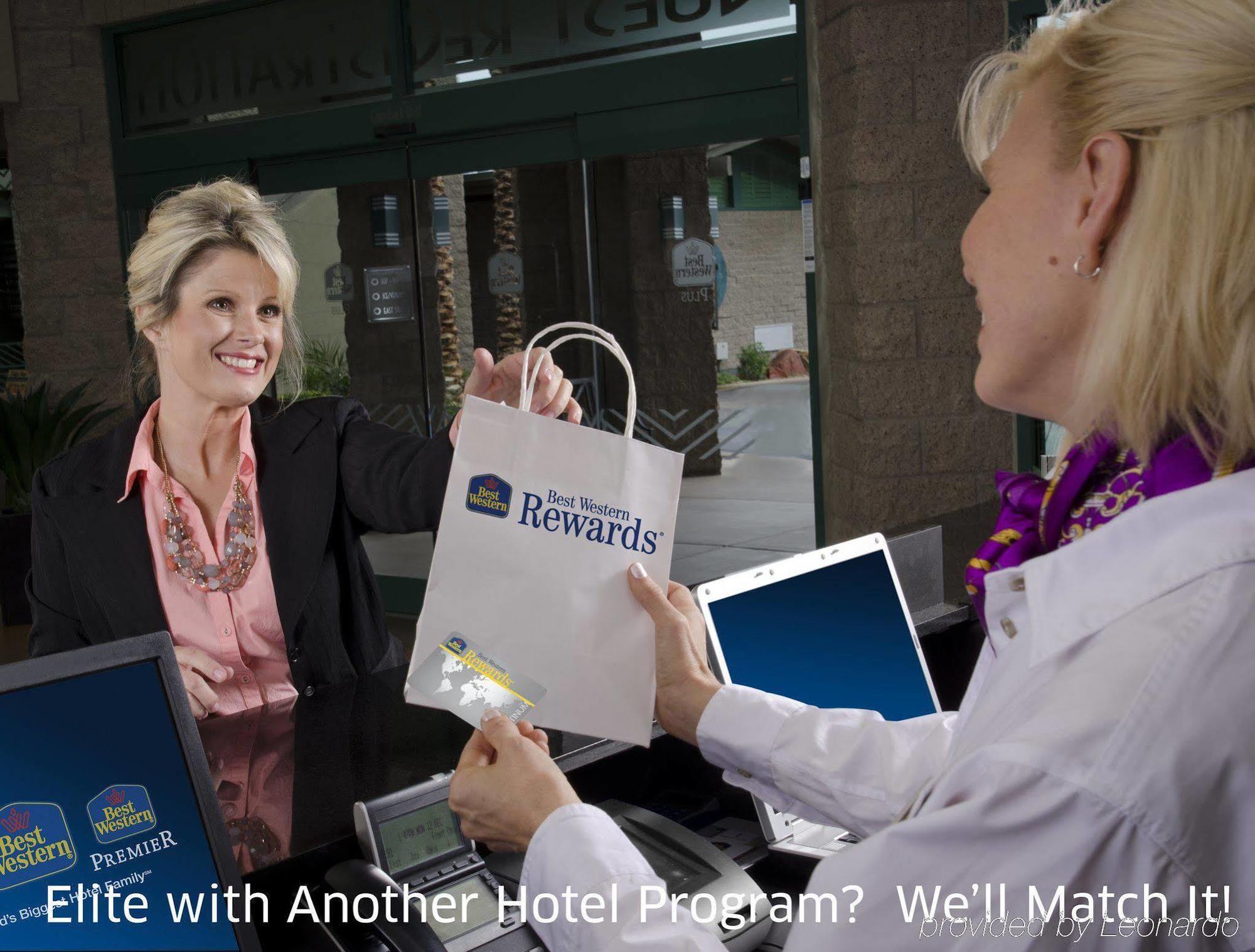 Best Western Plus Lytle Inn And Suites Exterior photo