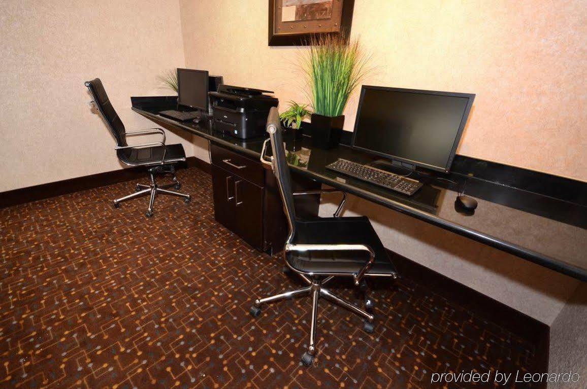 Best Western Plus Lytle Inn And Suites Exterior photo
